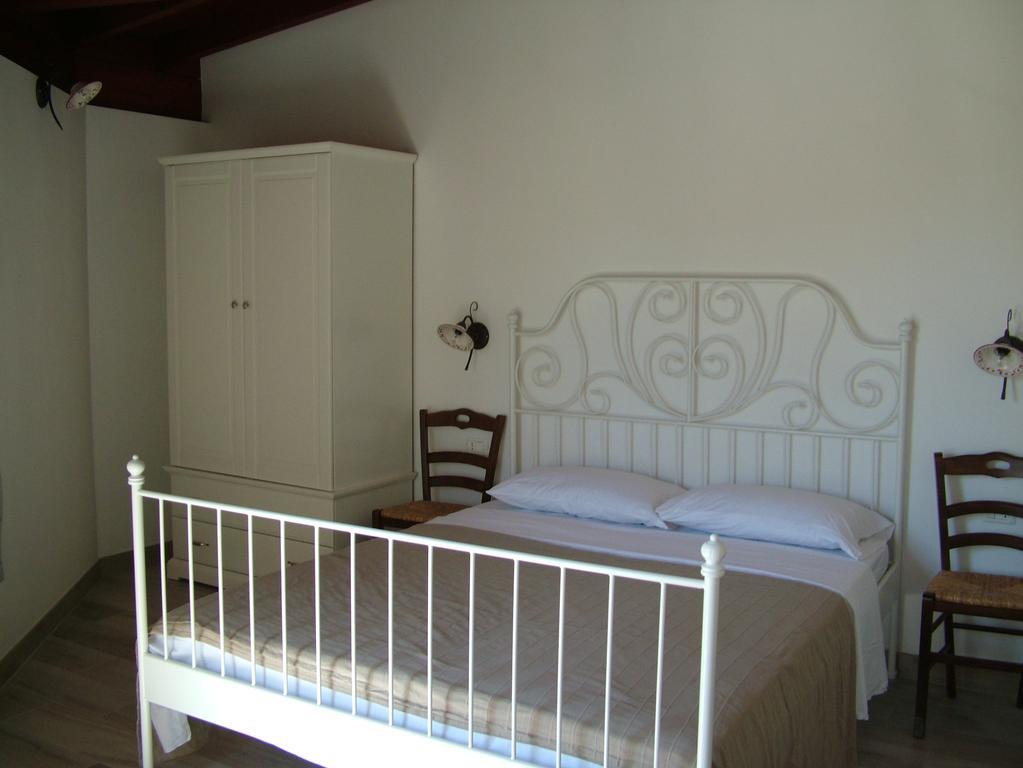 Agriturismo "Terra D'Ulivi" 切萨雷奥港 客房 照片