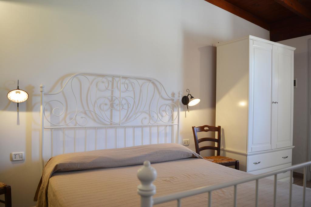 Agriturismo "Terra D'Ulivi" 切萨雷奥港 外观 照片